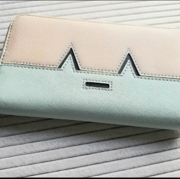 Aritzia's Sunday Best Bronte Zip Wallet - Picture 5 of 7
